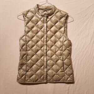 Uniqlo Womens S Ultra Light Down Vest Champagne Cream Outdoors Packable Jacket